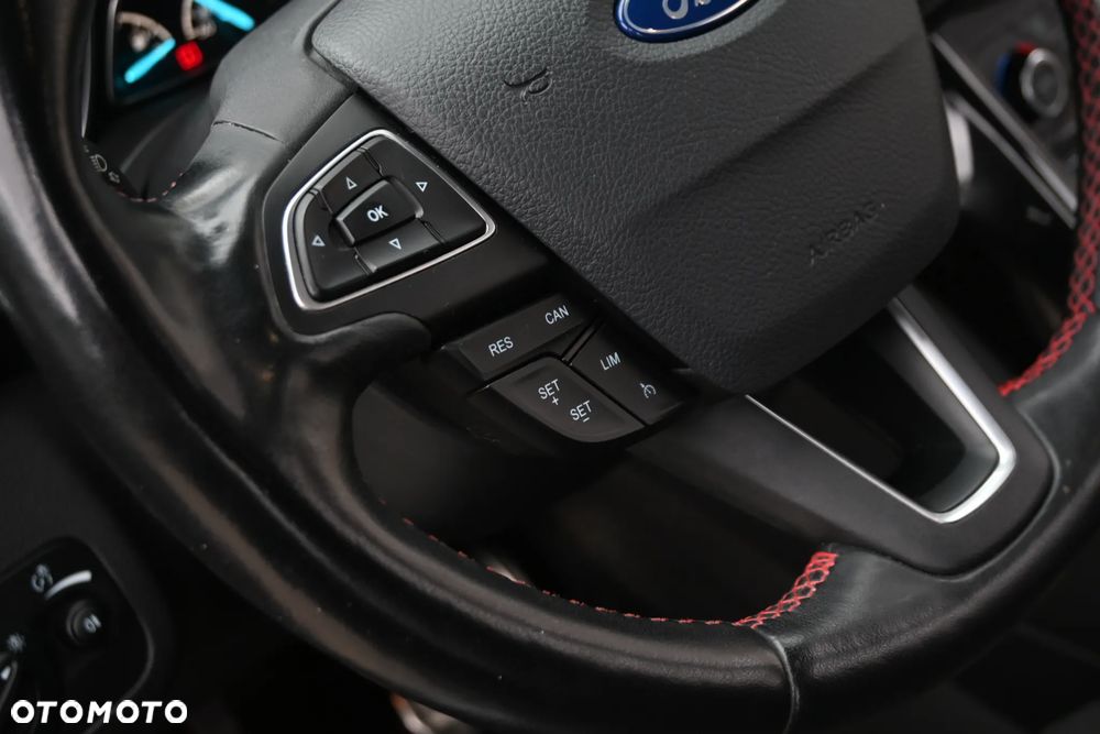 Ford Kuga 1.5 EcoBoost 2x4 ST-Line - 36