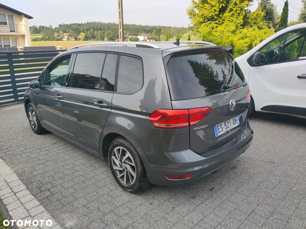 Volkswagen Touran - 4