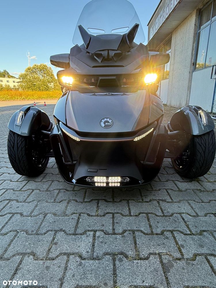 Can-Am Spyder - 24
