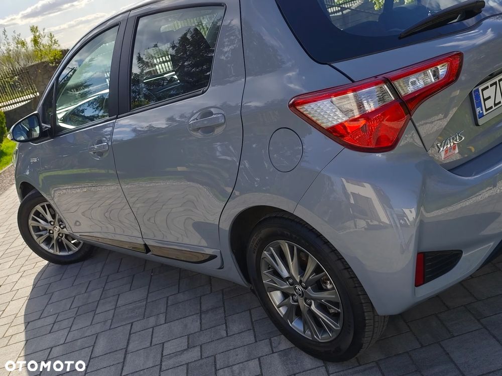 Toyota Yaris Hybrid 100 Premium EU6 - 11