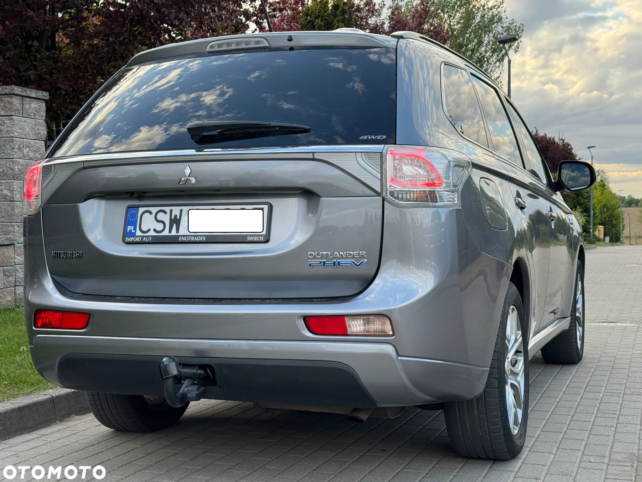 Mitsubishi Outlander PHEV Instyle NAVI + - 8
