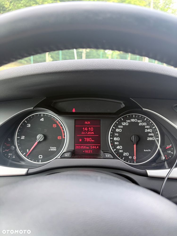 Audi A4 Limousine - 8