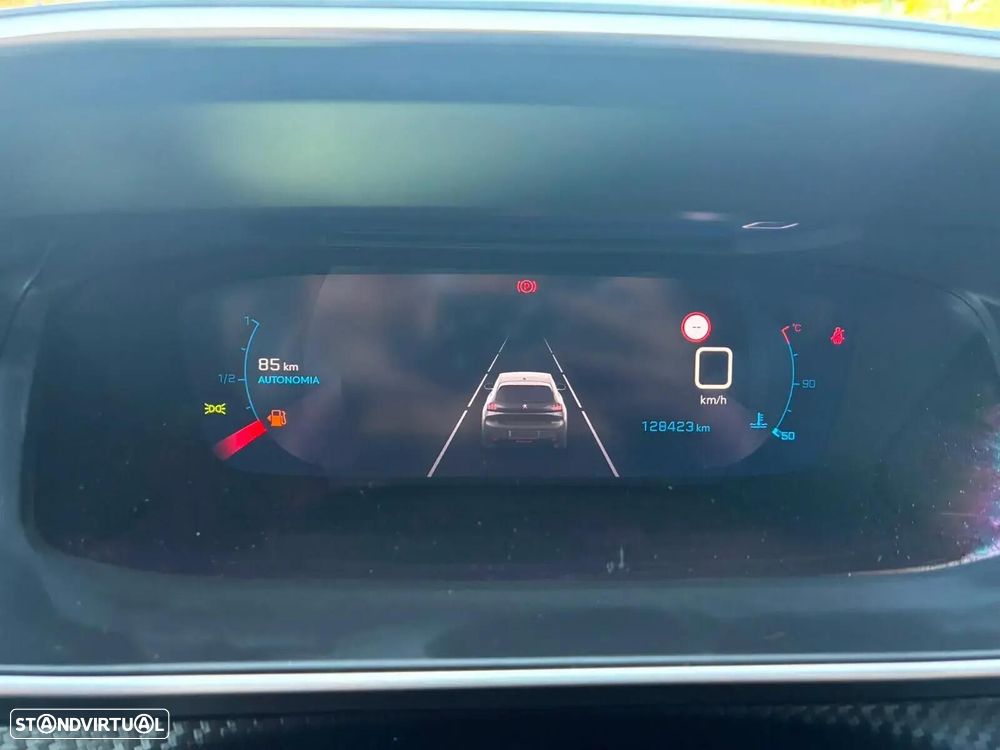 Peugeot 208 - 18