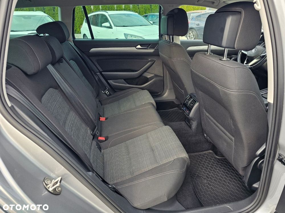 Volkswagen Passat - 36