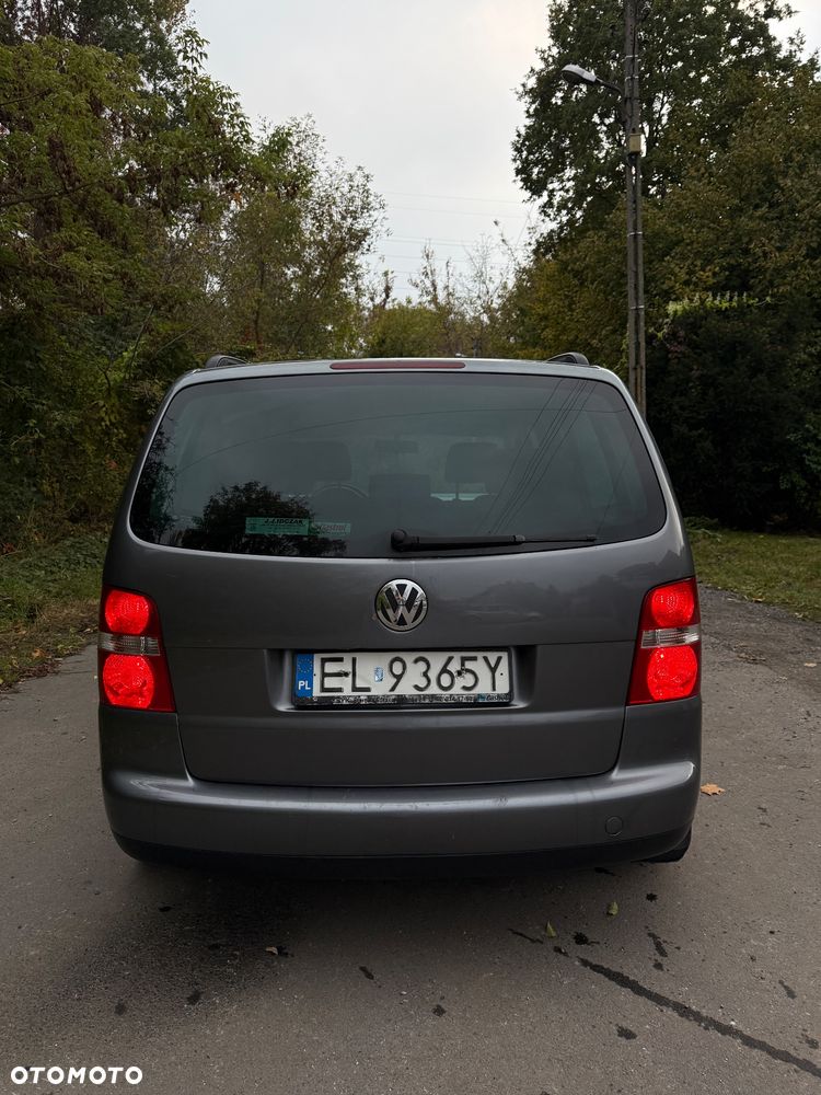 Volkswagen Touran 2004 photo 2