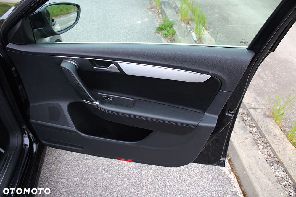 Volkswagen Passat 2.0 TDI Highline - 27