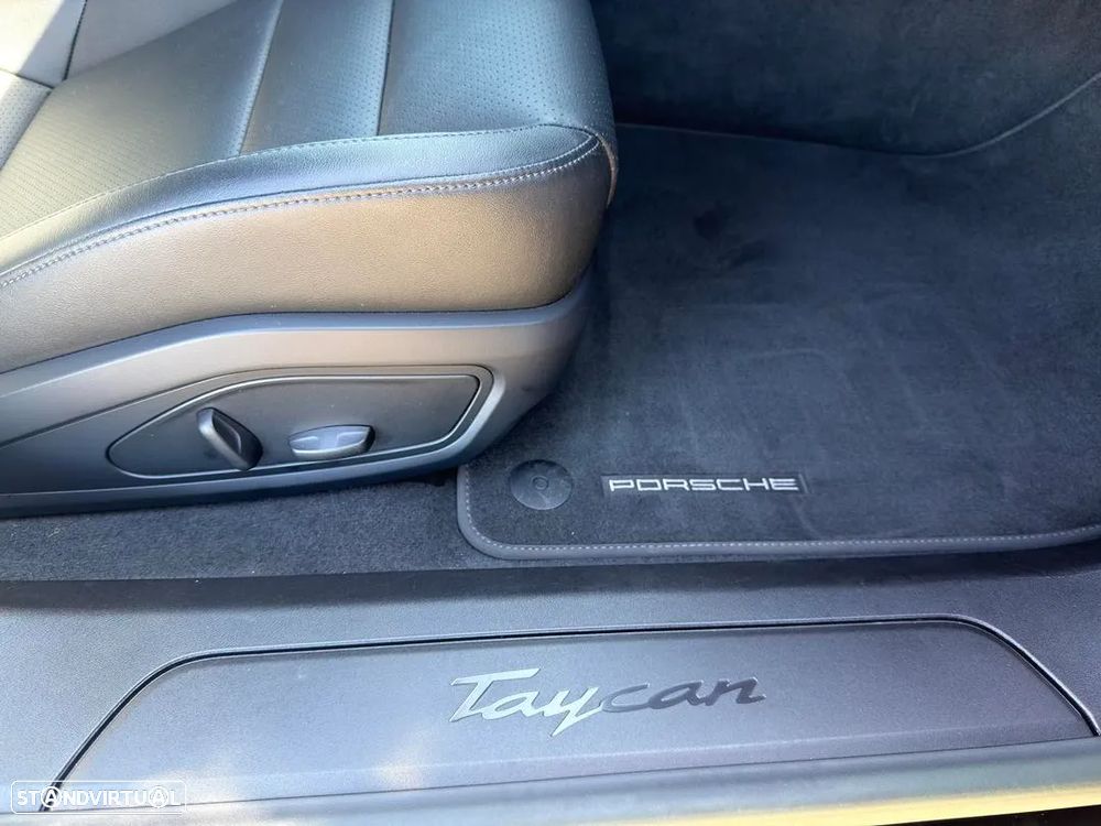 Porsche Taycan 4 - 14
