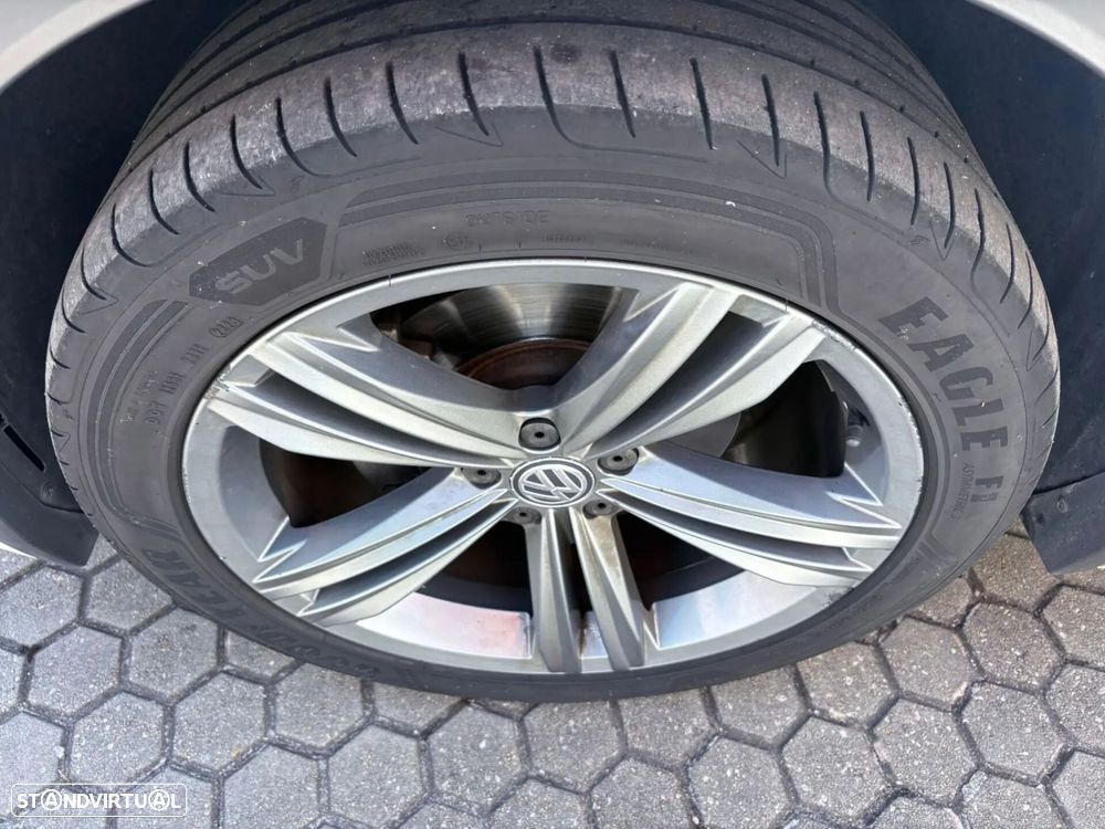 VW Tiguan 2.0 TDI R-Line - 13