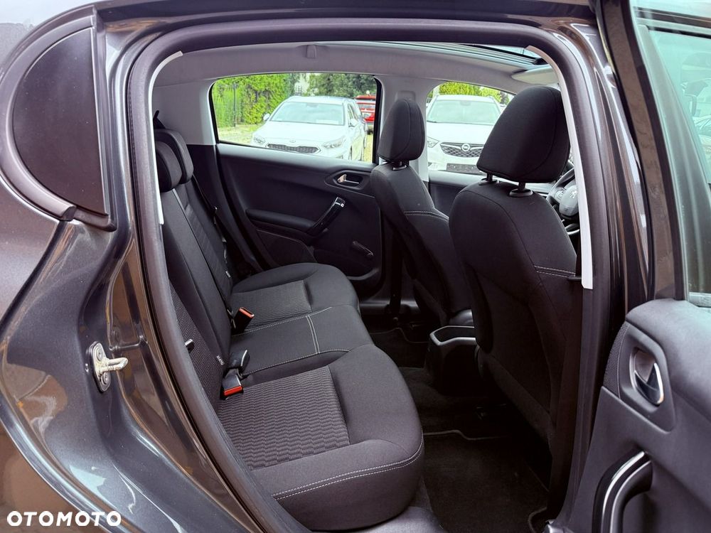 Peugeot 208 82 VTI Allure - 25