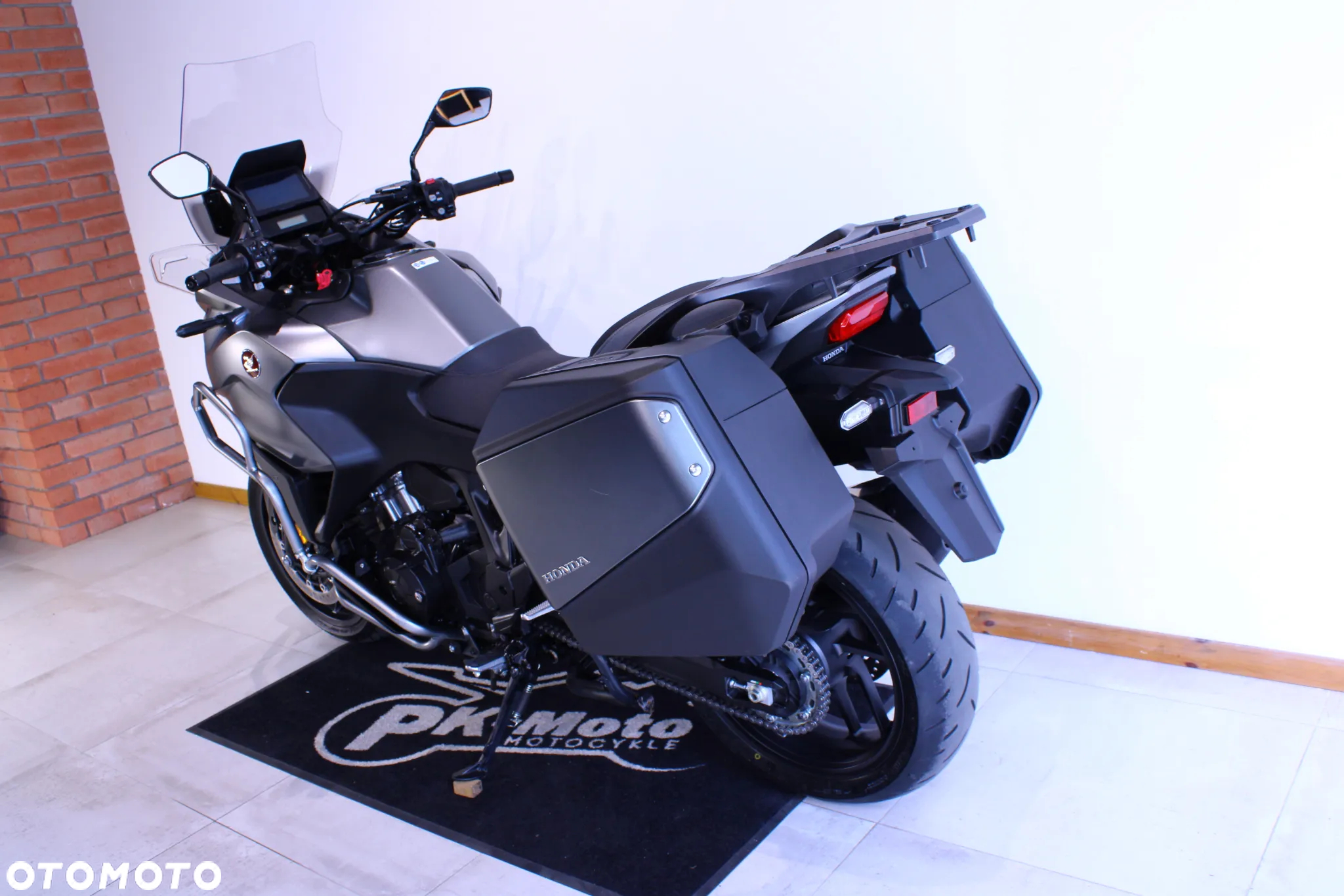 Honda NT - 6