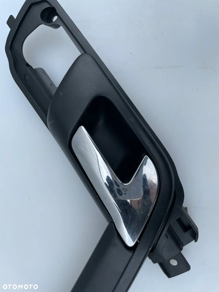 UCHWYT BOCZKA PRAWY PRZÓD VW POLO 9N IV LIFT 3D - 2