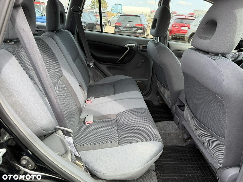 Toyota RAV4 1.8 VVT-i 4x2 - 11