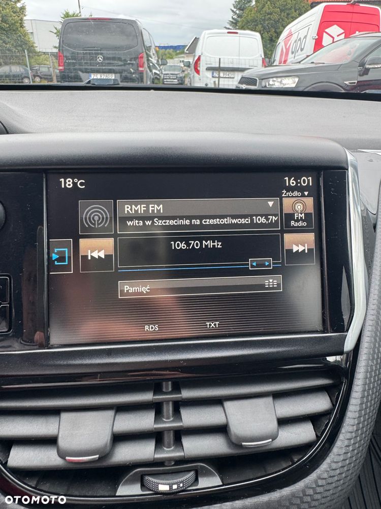 Peugeot 2008 1.2 Pure Tech Allure S&S EAT6 - 29