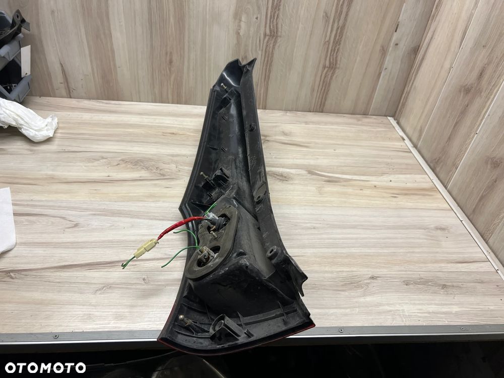 LAMPA TYLNA PRAWA MITSUBISHI GRANDIS - 5