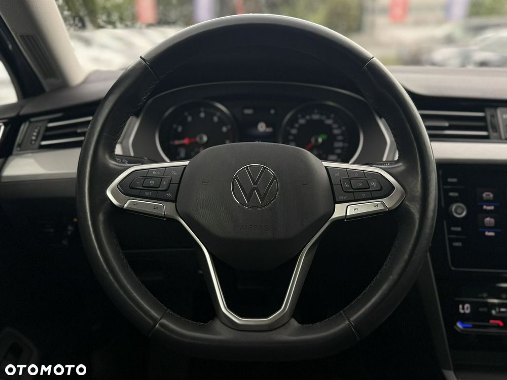 Volkswagen Passat - 17
