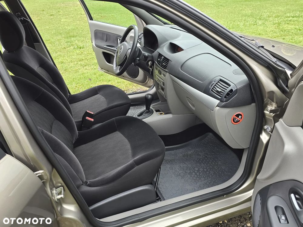 Renault Thalia 1.6 16V All Inclusive - 8