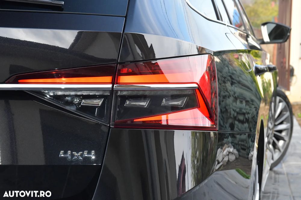 Skoda Superb Combi 2.0 TDI 4X4 DSG Laurin & Klement - 23