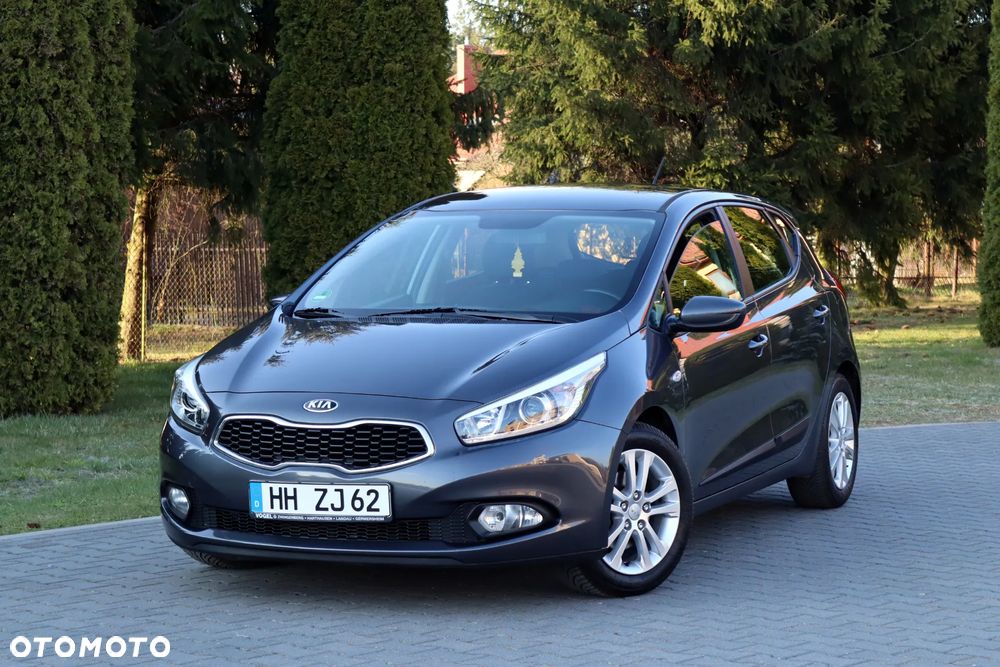Kia Ceed 1.6 GDI Dream Team Edition - 1