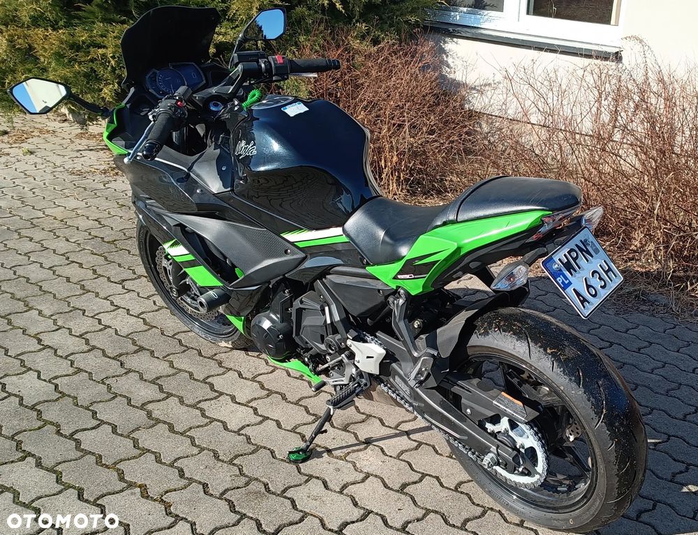 Kawasaki ER - 8
