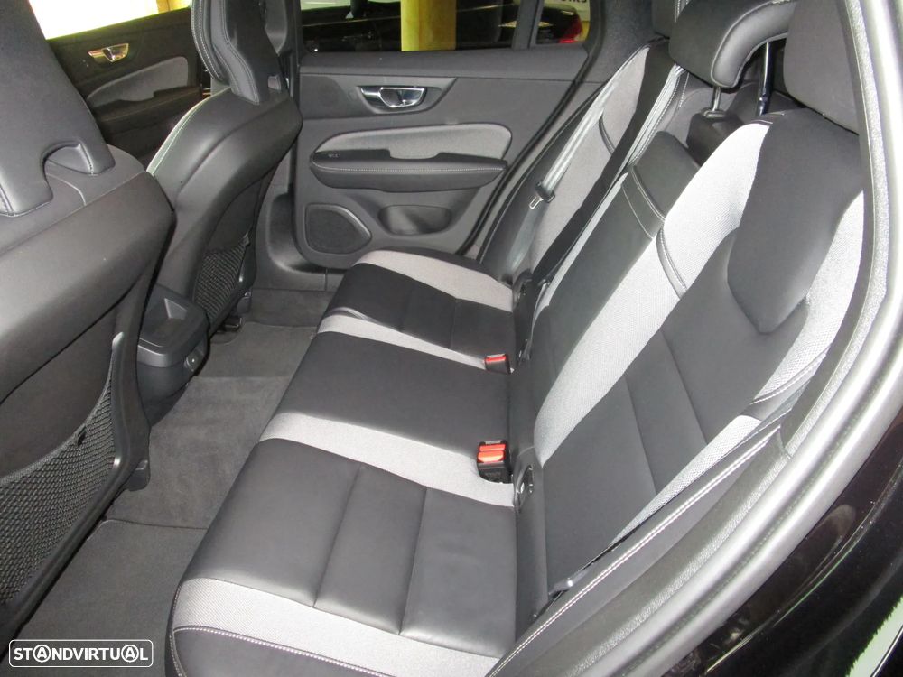 Volvo V60 2.0 D4 R-Design Geartronic - 22