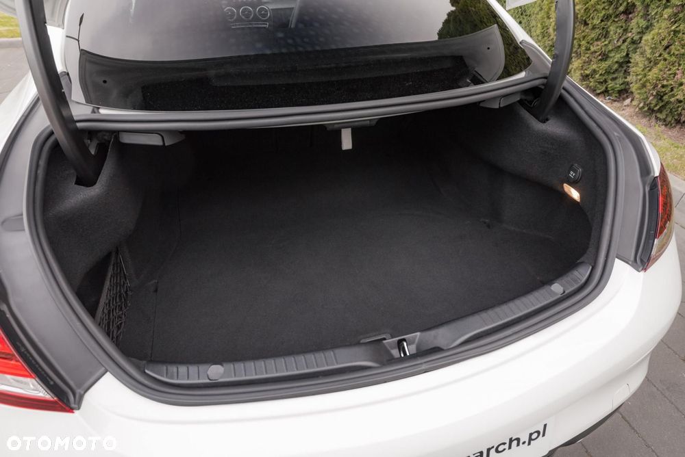 Mercedes-Benz Klasa C 300 9G-TRONIC - 32