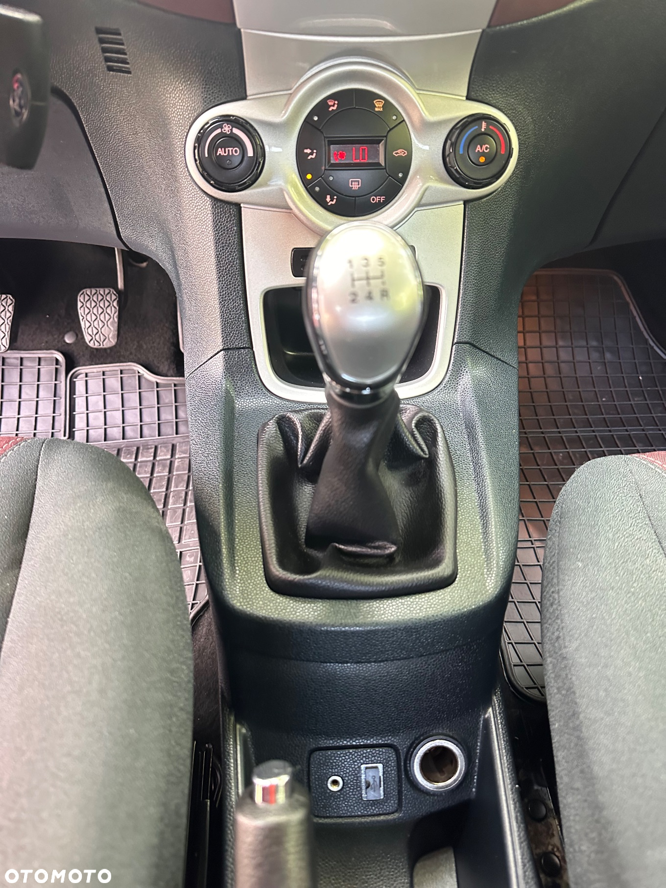 Ford Fiesta 1.6 TDCi DPF Titanium - 34