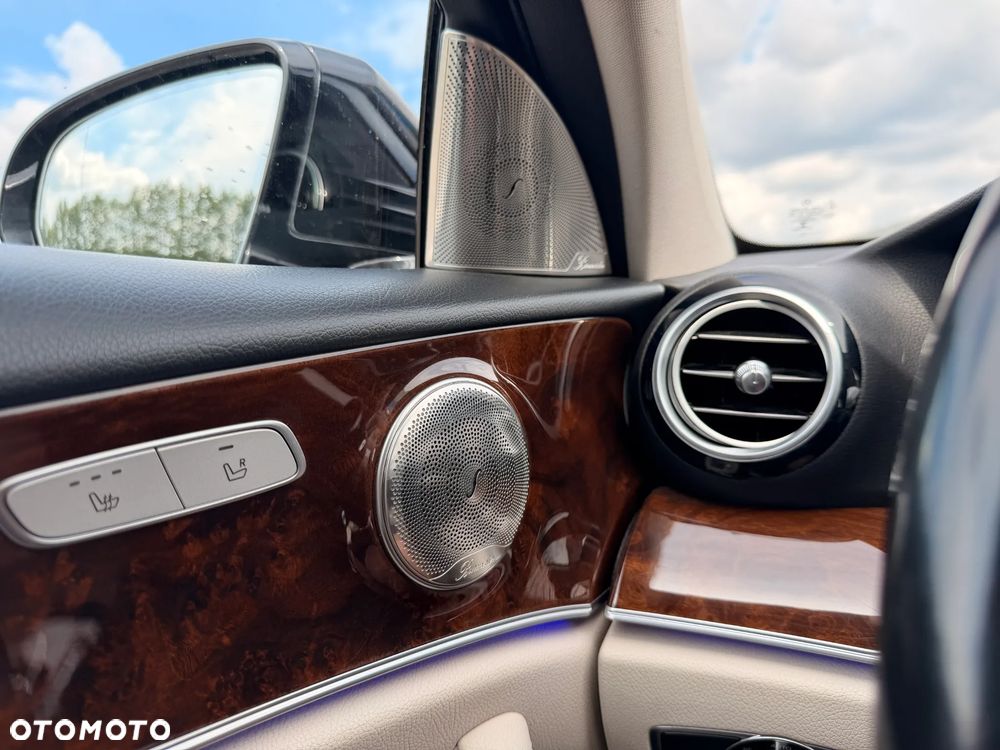 Mercedes-Benz Klasa E 220 d 4-Matic 9G-TRONIC - 16