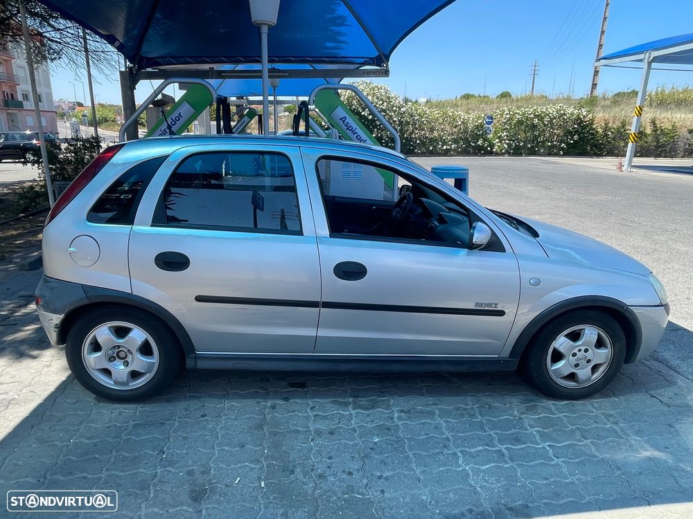 Opel Corsa 1.2 16V Confort - 4