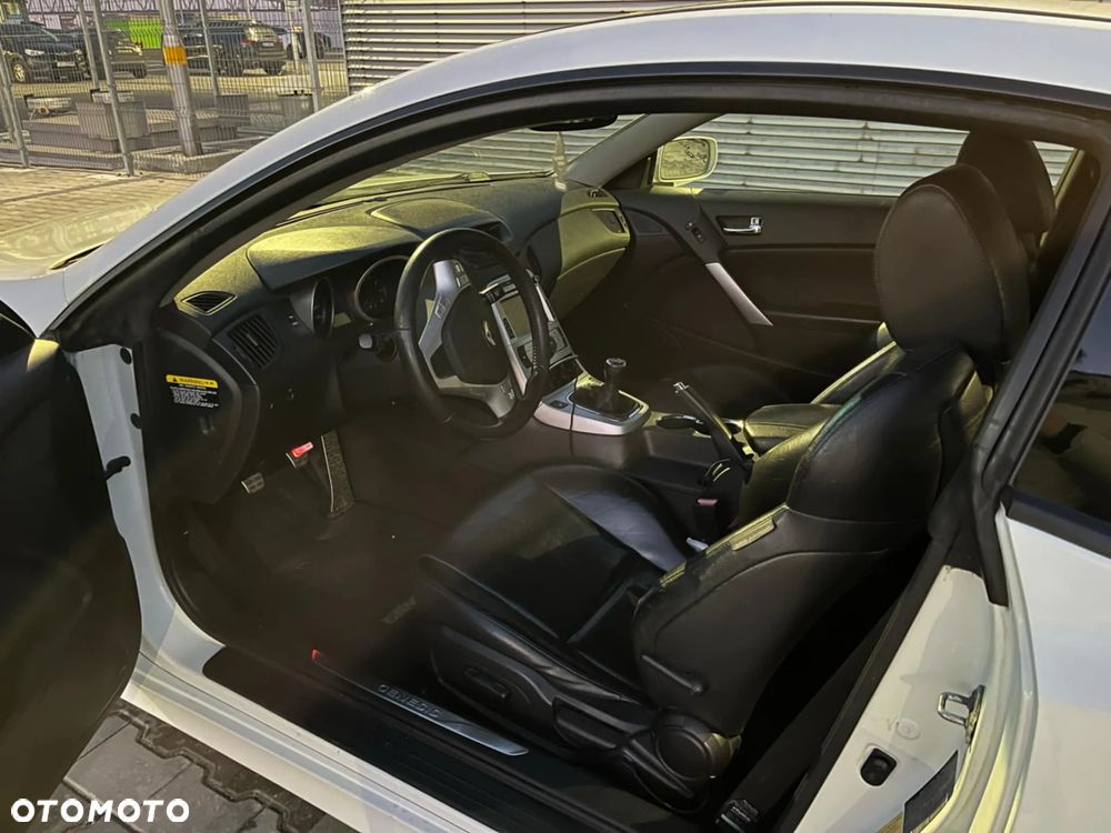 Hyundai Genesis Coupe 3.8 V6 - 5