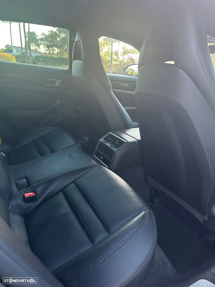 Porsche Panamera Sport Turismo - 12