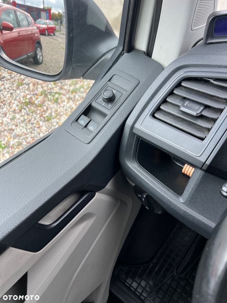 Volkswagen Transporter - 9