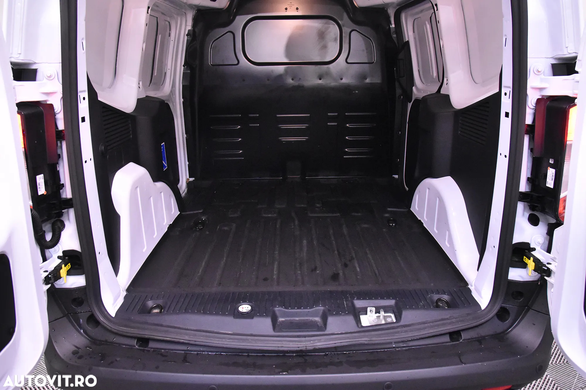 Ford Courier VAN - 21