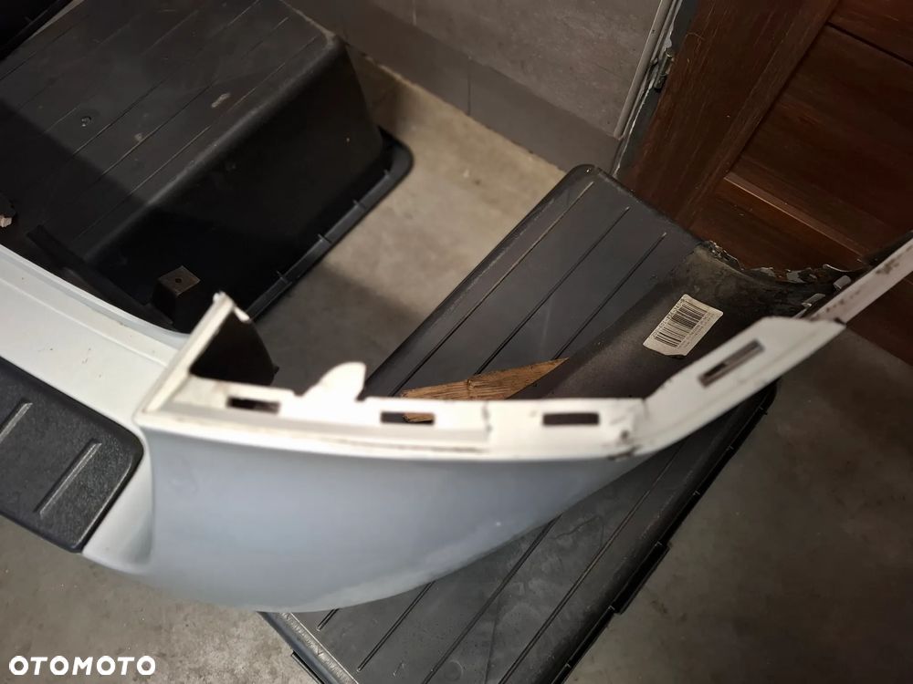 Zderzak tył tylny 4xPDC Volvo V50 2008 rok kombi kolor 426-26 - 4