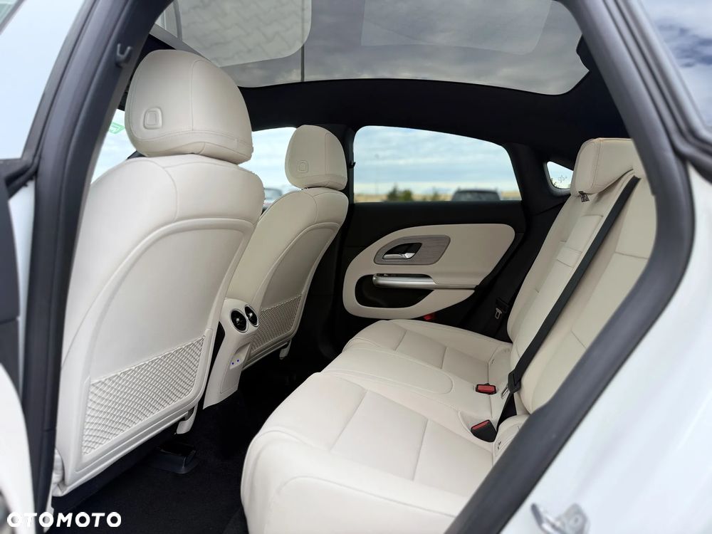 Mercedes-Benz CLA 200 58kWh - 29