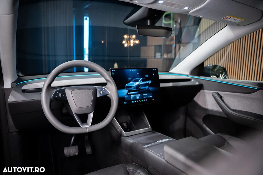 Tesla Model Y Long Range RWD - 25