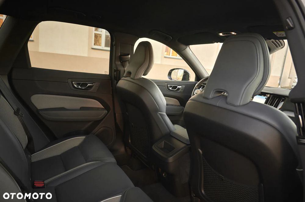 Volvo XC 60 D4 R-Design - 29