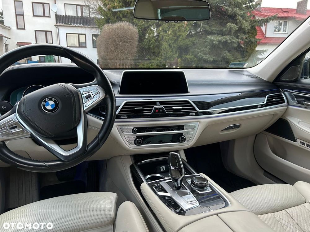 BMW Seria 7 750Li xDrive - 12