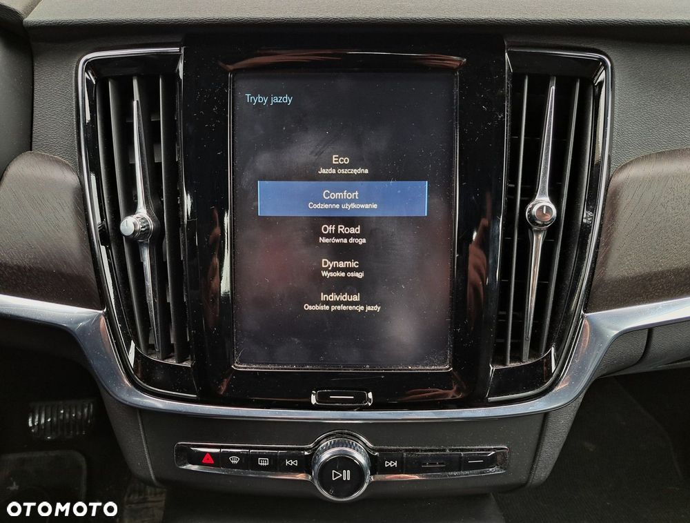 Volvo V90 Cross Country - 20