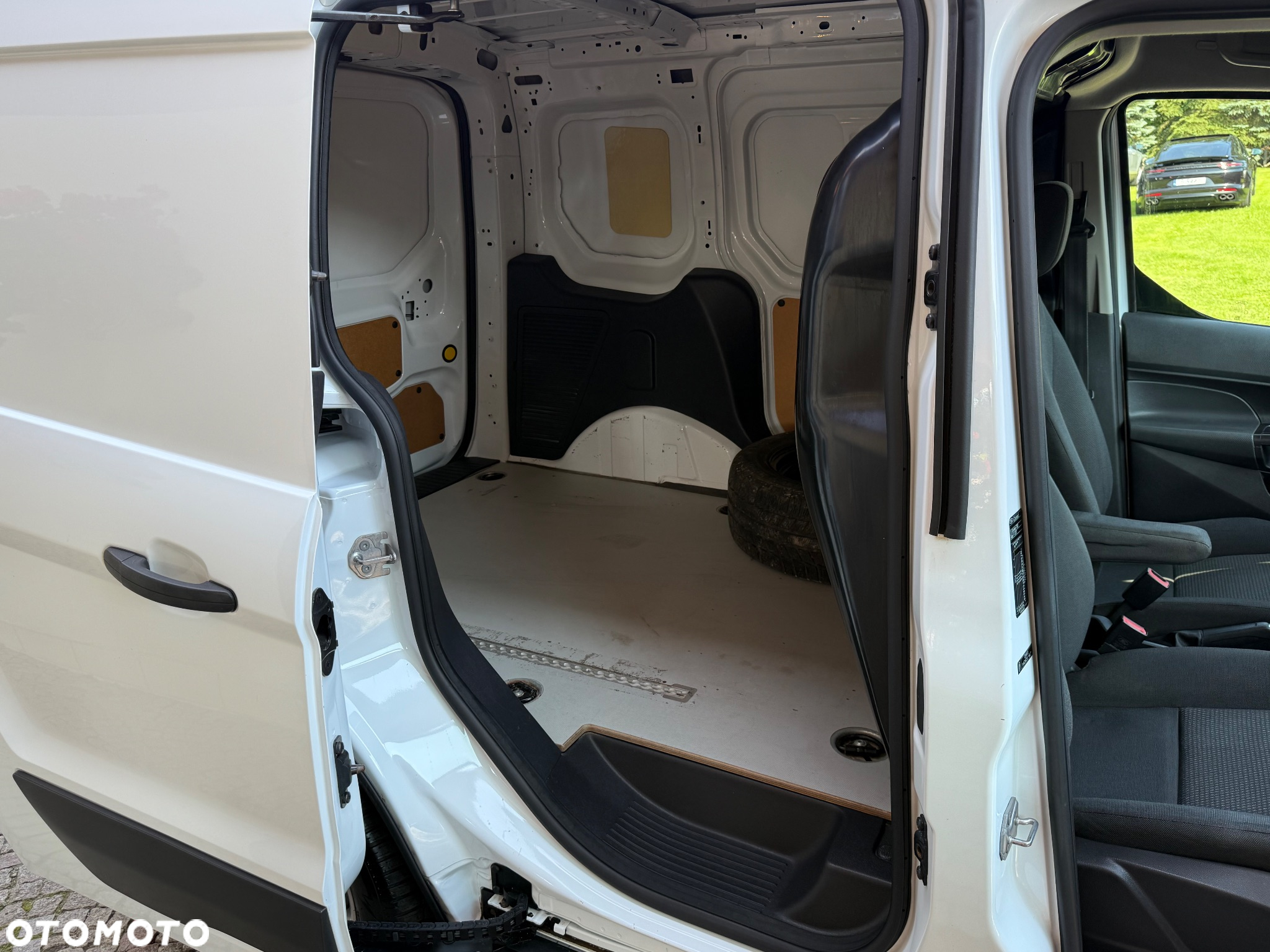 Ford Transit Connect klimatyzacja webasto hak piękny - 31