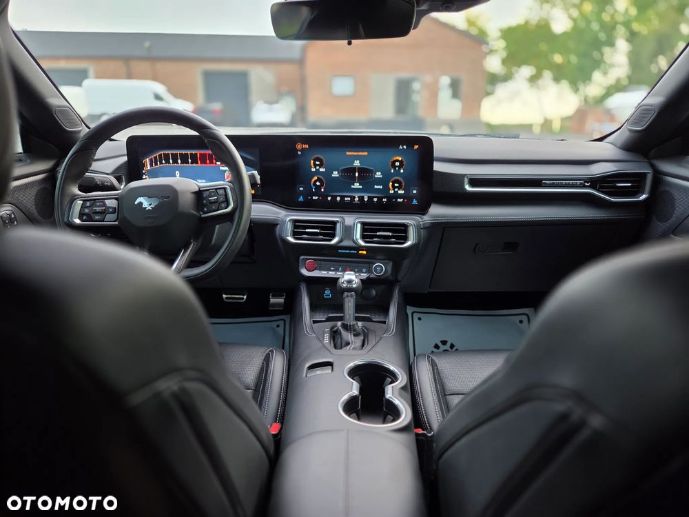 Ford Mustang - 8