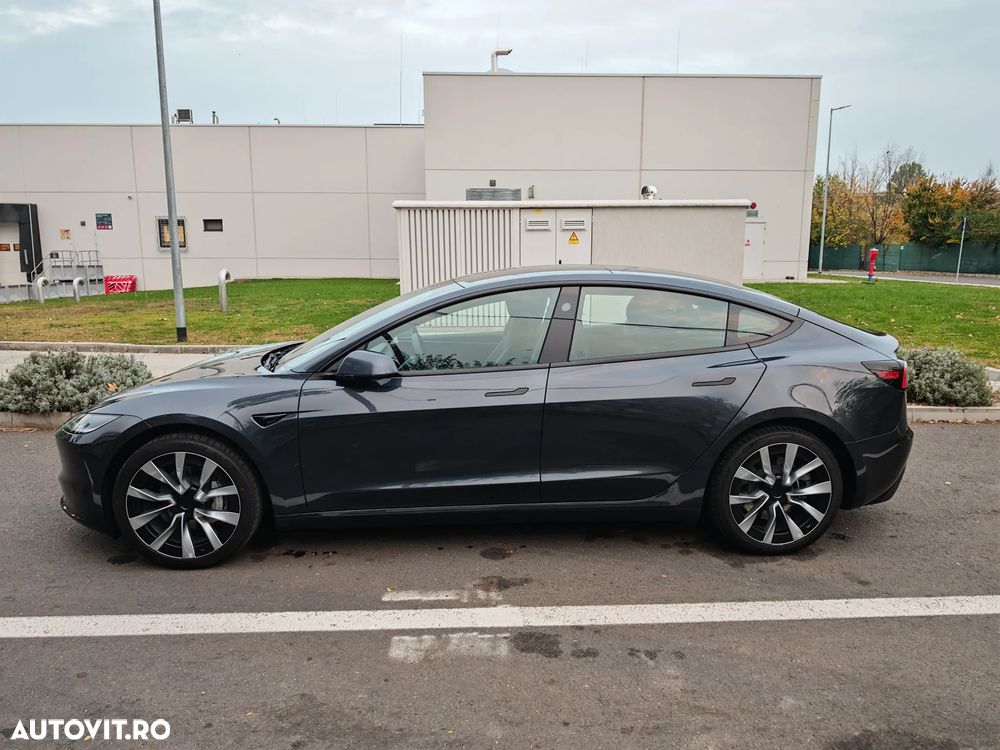 Tesla Model 3 - 3