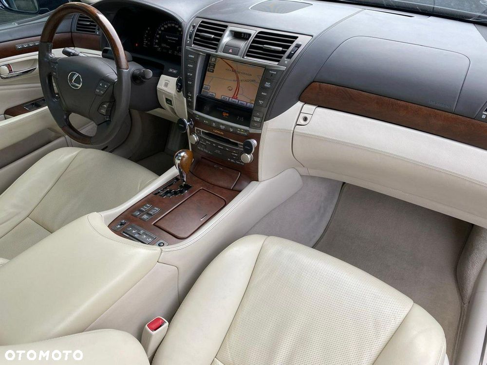 Lexus LS - 19