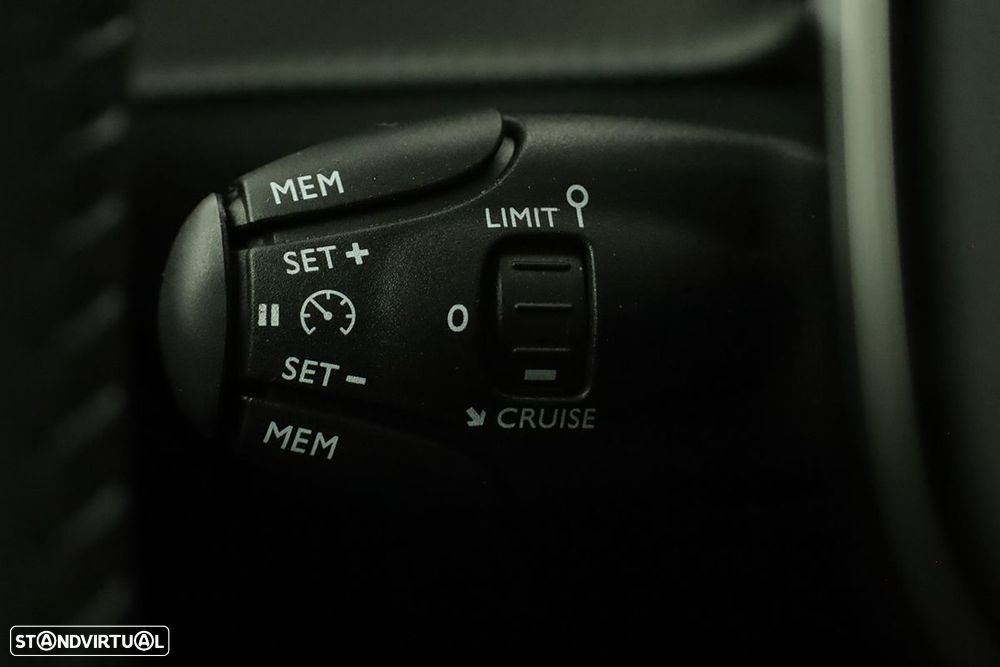 Peugeot 2008 1.2 PureTech Allure EAT8 - 20