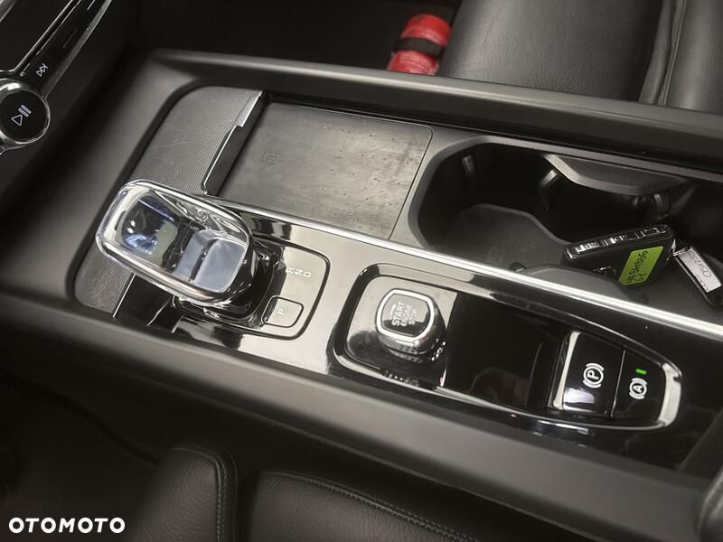 Volvo XC 60 B4 D AWD Inscription - 16