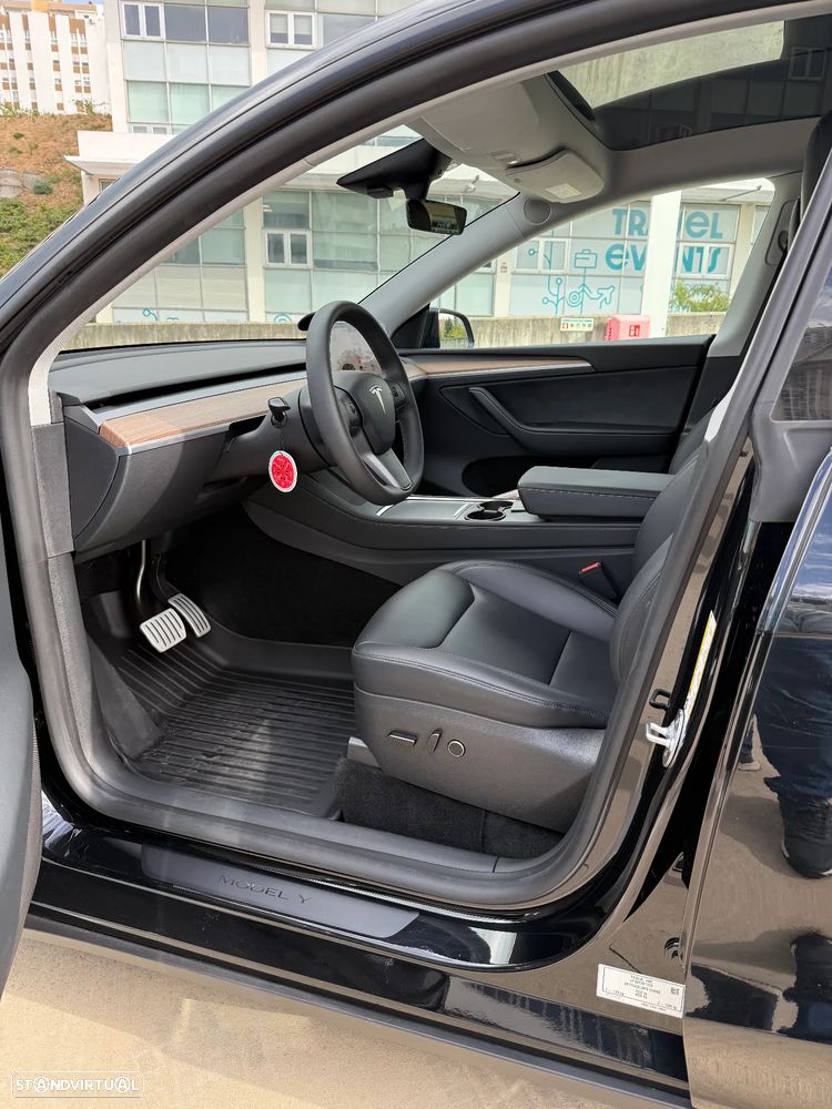Tesla Model Y Performance Dual Motor AWD - 8