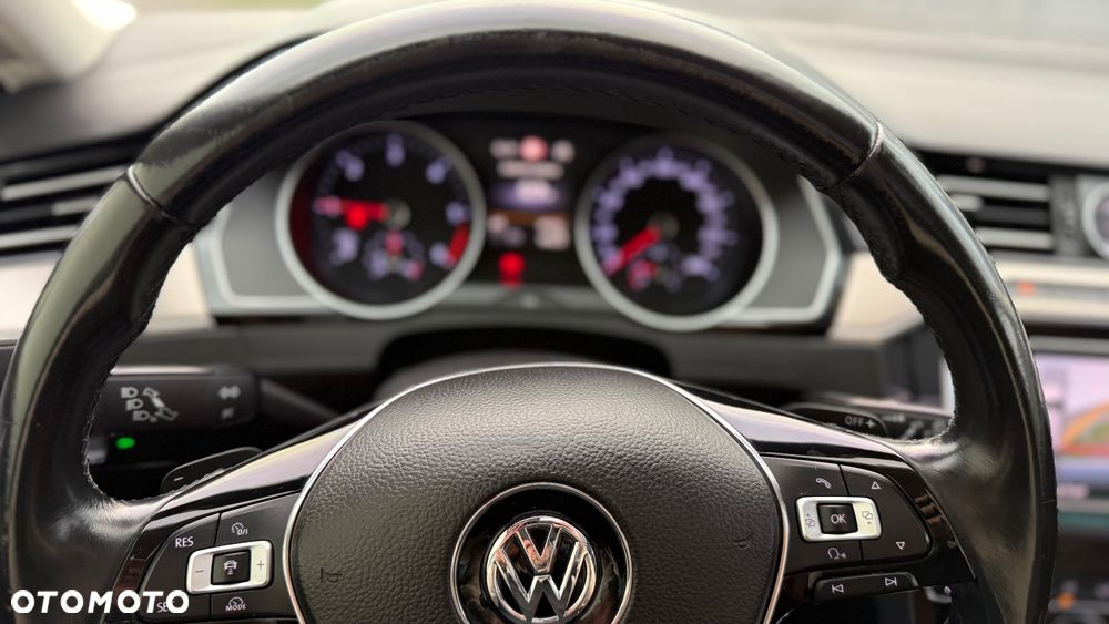 Volkswagen Passat 2.0 TDI SCR DSG Highline - 34