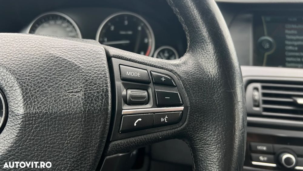 BMW Seria 5 525d xDrive - 15