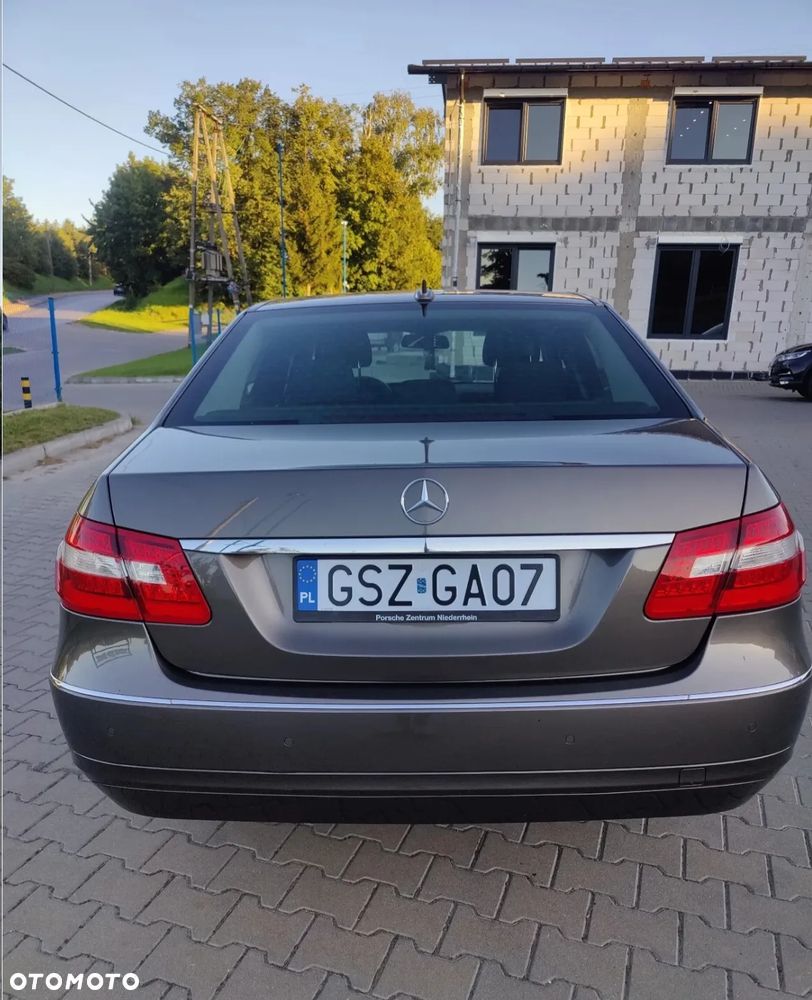 Mercedes-Benz Klasa E 250 CDI DPF BlueEFFICIENCY Automatik Elegance - 4