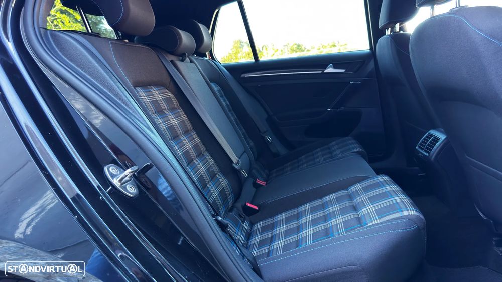 VW Golf 1.4 GTE Plug-In-Hybrid DSG - 32