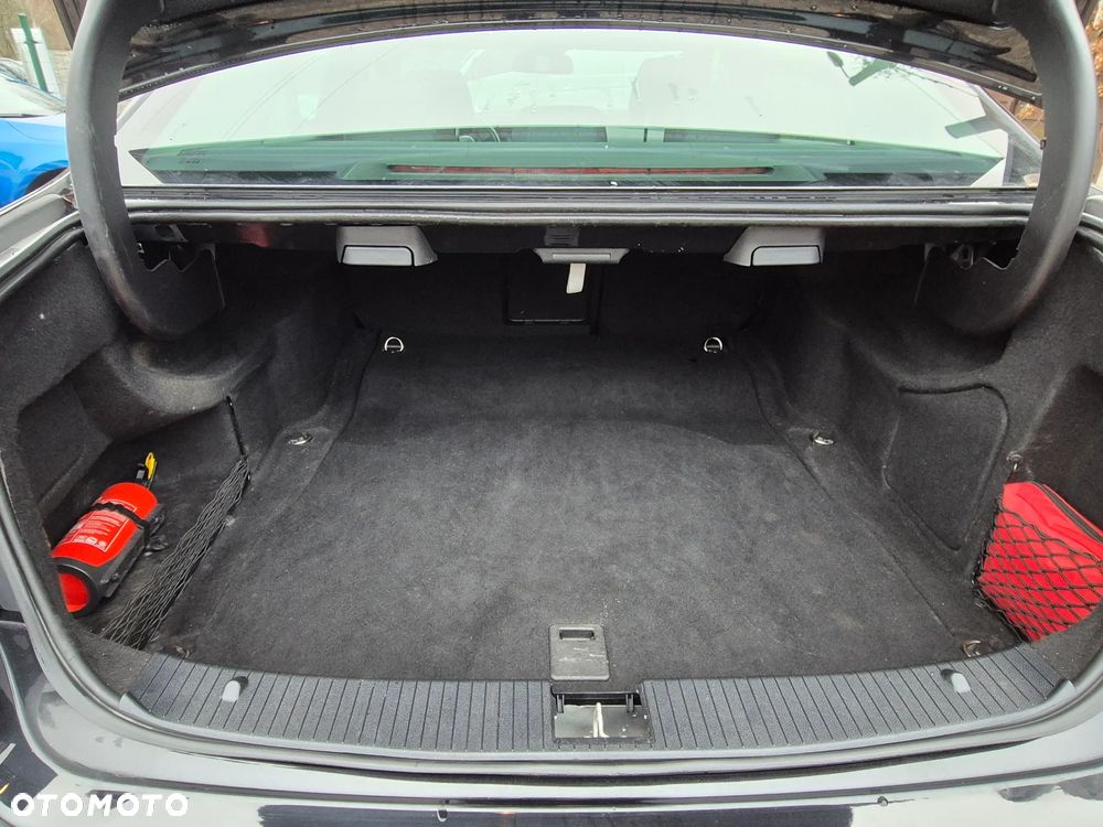Mercedes-Benz Klasa E 200 CDI DPF BlueEFFICIENCY 7G-TRONIC Avantgarde - 25